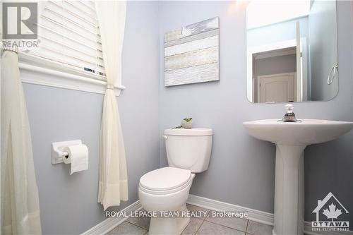 135 Stoneway Drive, Ottawa, ON - Indoor Photo Showing Bathroom