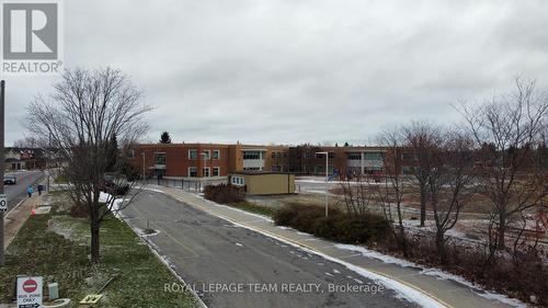 135 Stoneway Drive, Ottawa, ON - Outdoor