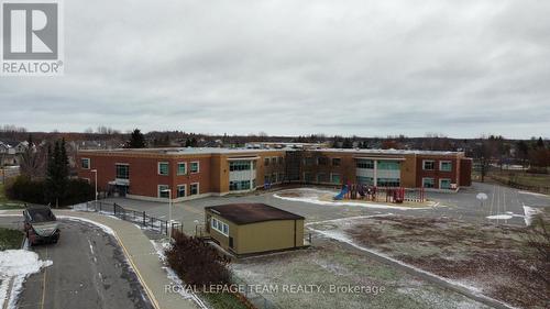 135 Stoneway Drive, Ottawa, ON - Outdoor