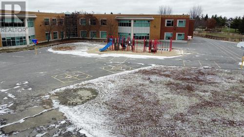 135 Stoneway Drive, Ottawa, ON - Outdoor