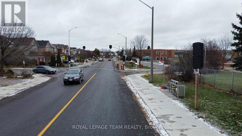 135 Stoneway Drive, Ottawa, ON - Outdoor