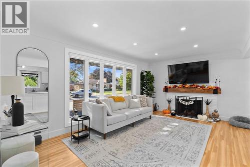 2850 Virginia Park Avenue, Windsor, ON - Indoor Photo Showing Living Room With Fireplace