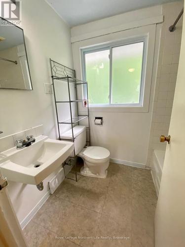17 - 460 Lake Heights Road, North Bay (Birchaven), ON - Indoor Photo Showing Bathroom
