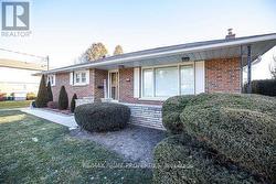 97 ELIZABETH CRESCENT S  Whitby, ON L1N 3R9