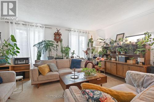 72 Blanchard Crescent, London North (North I), ON - Indoor Photo Showing Living Room