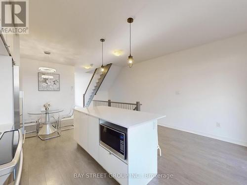 219 Huguenot Road, Oakville, ON - Indoor