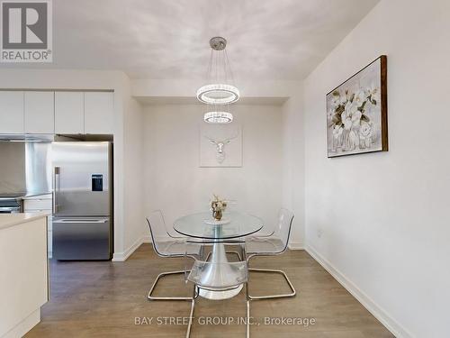 219 Huguenot Road, Oakville, ON - Indoor Photo Showing Dining Room