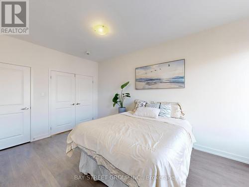 219 Huguenot Road, Oakville, ON - Indoor Photo Showing Bedroom