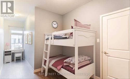 219 Huguenot Road, Oakville, ON - Indoor Photo Showing Bedroom