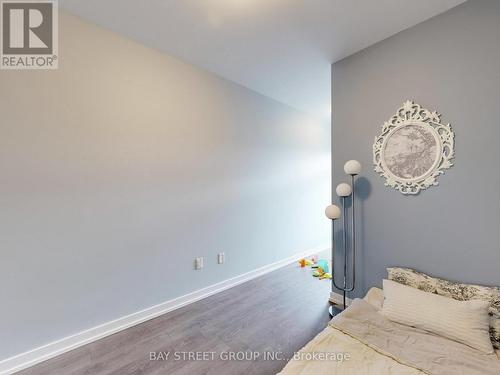 219 Huguenot Road, Oakville, ON - Indoor Photo Showing Bedroom