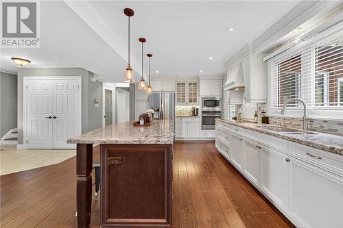 15 Rodney Street, Barrie, ON - Indoor Photo Showing Kitchen With Upgraded Kitchen