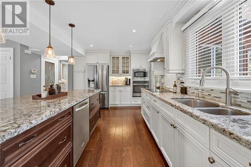15 Rodney Street, Barrie, ON - Indoor Photo Showing Kitchen With Double Sink With Upgraded Kitchen