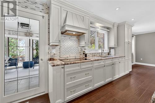 15 Rodney Street, Barrie, ON - Indoor Photo Showing Kitchen With Upgraded Kitchen