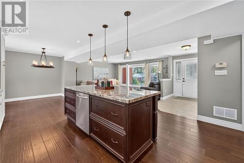 15 Rodney Street, Barrie, ON - Indoor Photo Showing Kitchen With Upgraded Kitchen