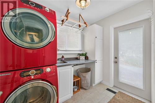 15 Rodney Street, Barrie, ON - Indoor Photo Showing Laundry Room