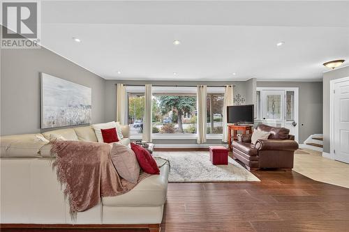 15 Rodney Street, Barrie, ON - Indoor Photo Showing Living Room