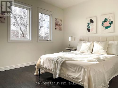 101 Grand Oak Drive, Richmond Hill, ON - Indoor Photo Showing Bedroom