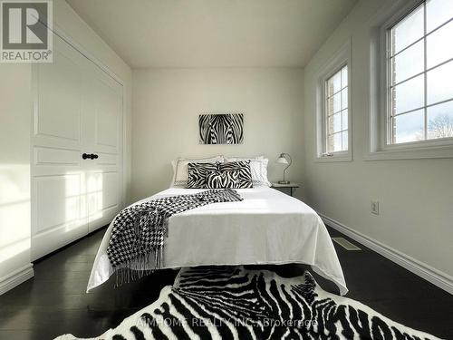 101 Grand Oak Drive, Richmond Hill, ON - Indoor Photo Showing Bedroom