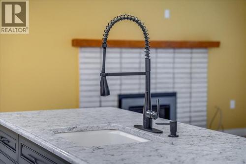 1408 Meadowbrook Drive, Castlegar, BC - Indoor Photo Showing Kitchen