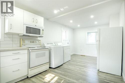 3076 Sandwich, Windsor, ON - Indoor Photo Showing Laundry Room