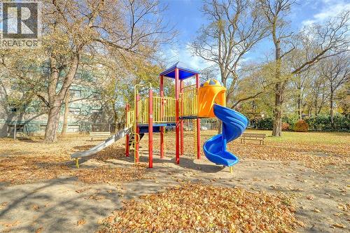 3076 Sandwich, Windsor, ON - Outdoor