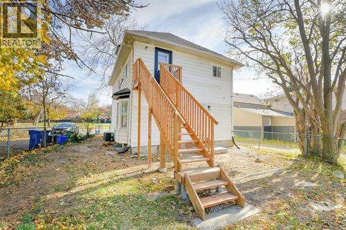 3076 Sandwich, Windsor, ON - Outdoor