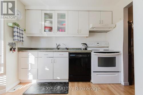 36 Nautical Road, Brantford, ON - Indoor Photo Showing Kitchen