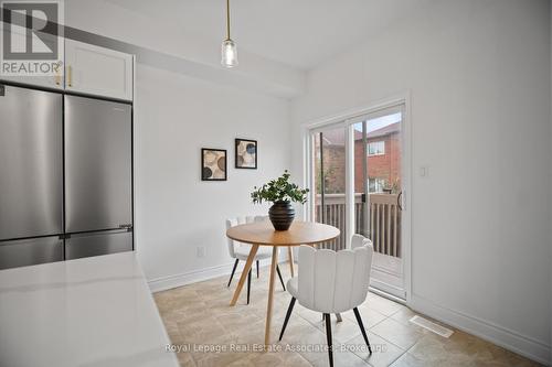 580 Courtney Valley Road, Mississauga, ON - Indoor Photo Showing Dining Room