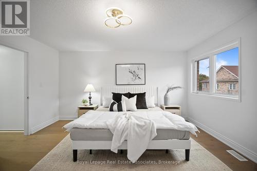 580 Courtney Valley Road, Mississauga, ON - Indoor Photo Showing Bedroom