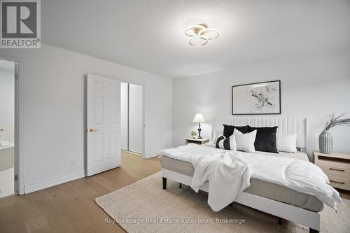 580 Courtney Valley Road, Mississauga, ON - Indoor Photo Showing Bedroom