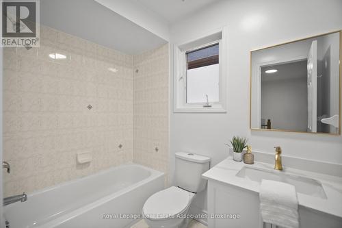 580 Courtney Valley Road, Mississauga, ON - Indoor Photo Showing Bathroom