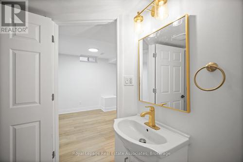 580 Courtney Valley Road, Mississauga, ON - Indoor Photo Showing Bathroom