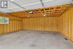 Spacious & clean garage - 
