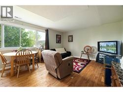 Suite - Family room - 