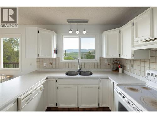 5826 Bartlett Road, Vernon, BC - Indoor Photo Showing Kitchen With Double Sink