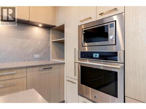 3352 Richter Street, Kelowna, BC - Indoor Photo Showing Kitchen