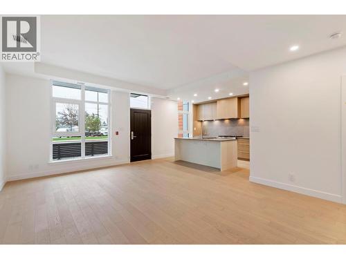 3352 Richter Street, Kelowna, BC - Indoor