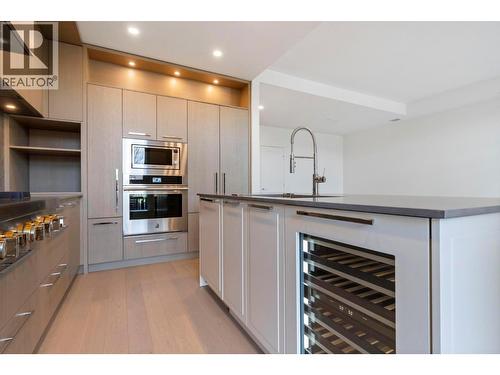 3352 Richter Street, Kelowna, BC - Indoor Photo Showing Kitchen