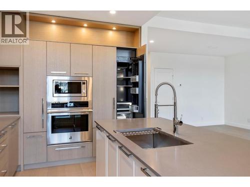 3352 Richter Street, Kelowna, BC - Indoor Photo Showing Kitchen With Upgraded Kitchen