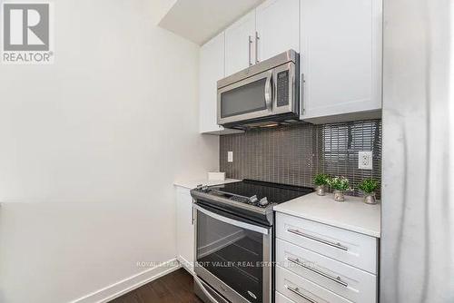 3307 - 4011 Brickstone Mews, Mississauga, ON - Indoor Photo Showing Kitchen