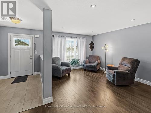 8 Tessa Boulevard, Belleville (Belleville Ward), ON - Indoor Photo Showing Living Room