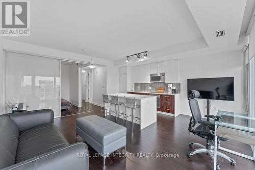1908 - 111 Champagne Avenue S, Ottawa, ON - Indoor Photo Showing Living Room