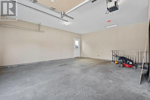 8710 Milomir Street, Niagara Falls, ON - Indoor Photo Showing Garage
