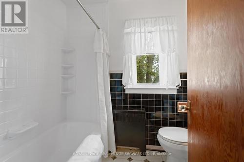 3835 Main Street, Niagara Falls, ON - Indoor Photo Showing Bathroom