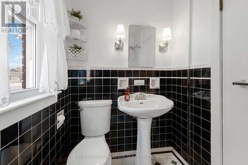 3835 Main Street, Niagara Falls, ON - Indoor Photo Showing Bathroom