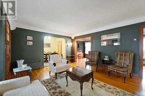 3835 Main Street, Niagara Falls, ON - Indoor Photo Showing Living Room