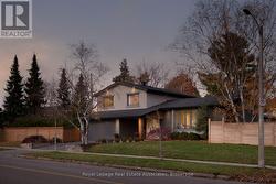 134 FAIRWOOD PLACE W  Burlington, ON L7T 4B6