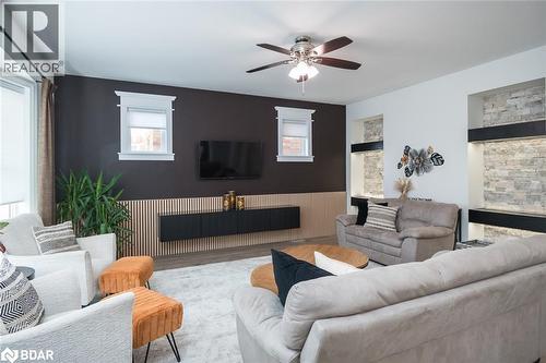 720 Lingen Crescent, Milton, ON - Indoor Photo Showing Living Room