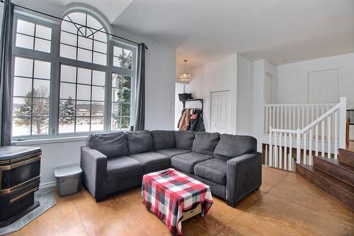 Living room - 226 8E-Et-9E-Rang O., Sainte-Gertrude-Manneville, QC - Indoor Photo Showing Living Room