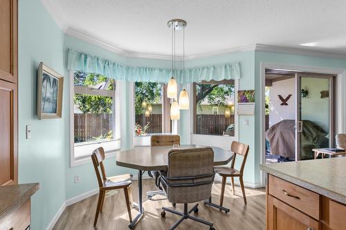 112-1201 Cameron Avenue, Kelowna, BC - Indoor Photo Showing Dining Room